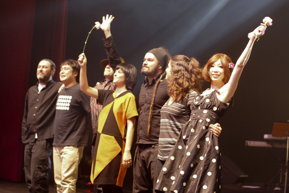 O set list incluiu músicas do Pato Fu e Pizzicato Five