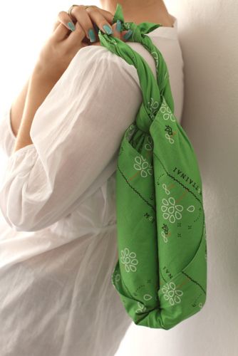 Quando bem feito, o nó do furoshiki suporta muito peso