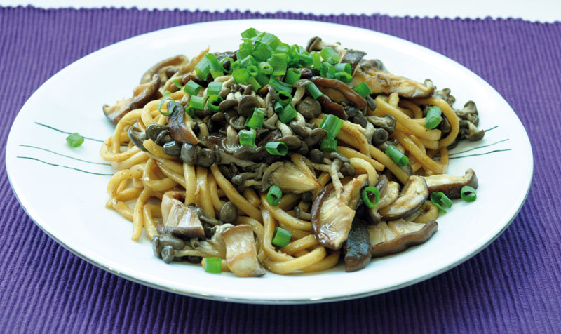 yakiudon-de-cogumelos-full