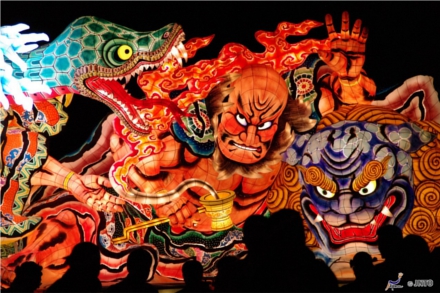 nuinui-chikuchikuライトトラップ 02_nebuta_matsuri.jpg