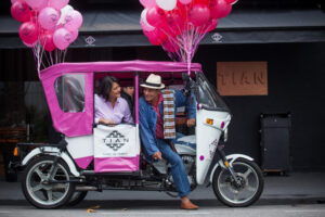 Um passeio de Tuk-Tuk pra fechar o almoço em grande estilo. Um passeio de Tuk-Tuk pra fechar o almoço em grande estilo.