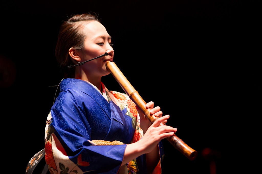 Yoshimi Tsujimoto toca shakuhachi desde os 16 anos