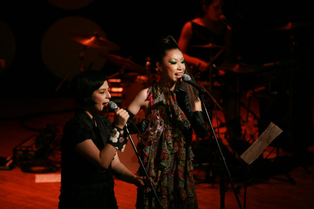 #Brasil-Japão: Nova parceria entre as cantoras Fernanda Takai e Maki Nomiya