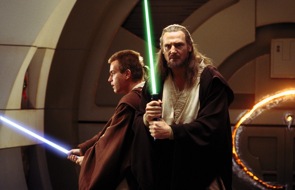 Alunos aplicados: Ewan Mcgregor (Obi-Wan Kenobi) na posição chudan-no-kamae, e Liam Nesson (Qui-Gon Jinn) bem próximo da posição hasso-no-kamae