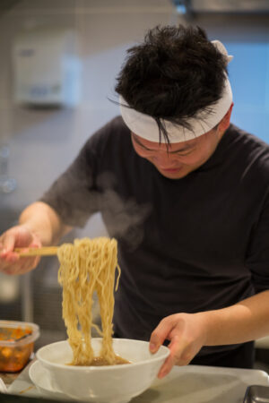 O chef Luis Yscava apresenta um novo conceito de noodle bar aos brasileiros 2ndfloor_luiz