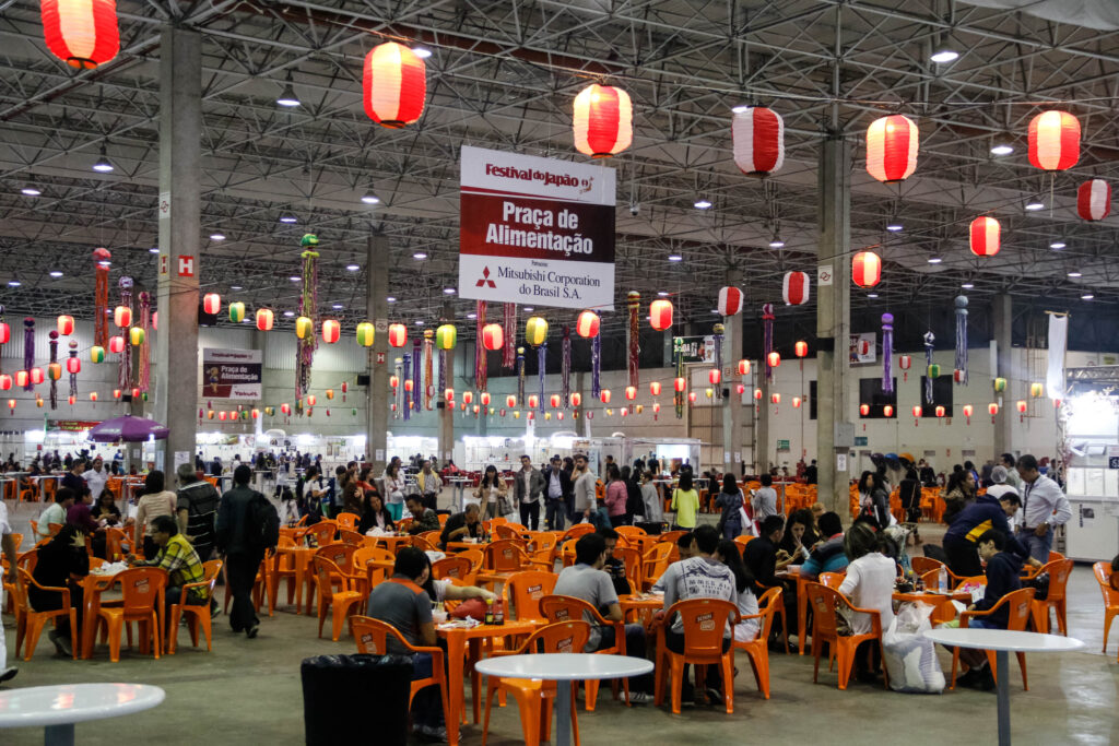 A praça de alimentação é uma das atrações do Festival do Japão 24jun_Fj2015 073 - Foto-Gabriel Inamine
