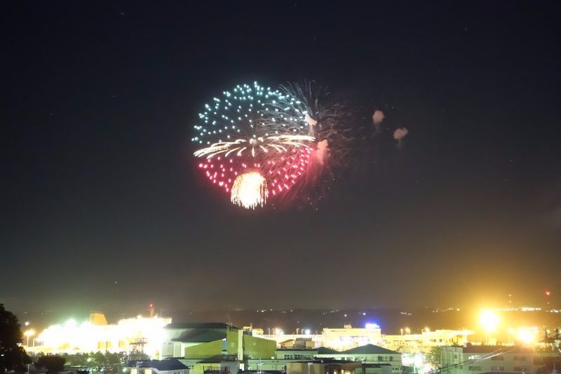 Fogos de artifício na onda do Pokémon
