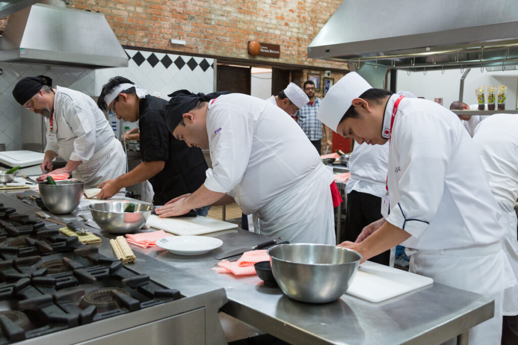 Chefs participantes do Curso de Atualização Sushi Skills Brazil sushiskills