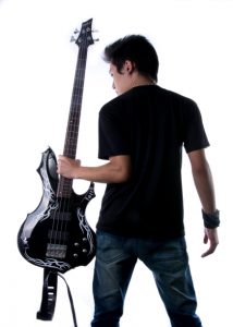 Kiyo está com o J-Rox no baixo desde o começo da banda