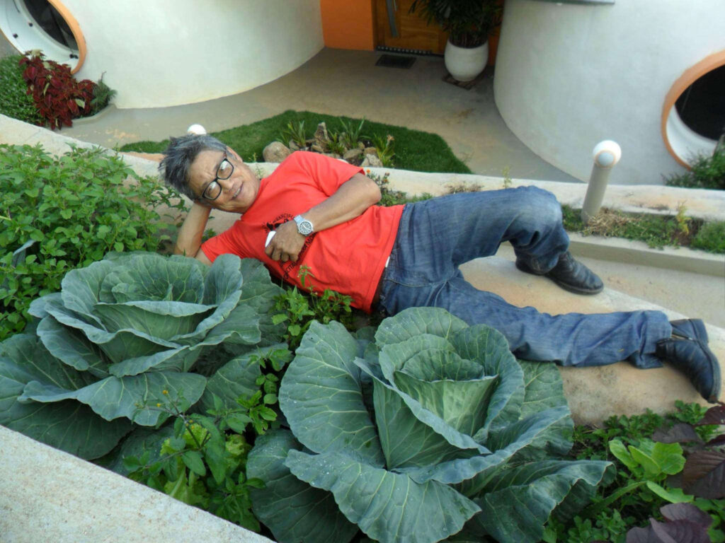 Fundador da Ecovila Clareando, o engenheiro agrônomo Edson Hiroshi nos ensina a “escutar a terra” e a cultivar horta orgânica em apartamentos ou sítios