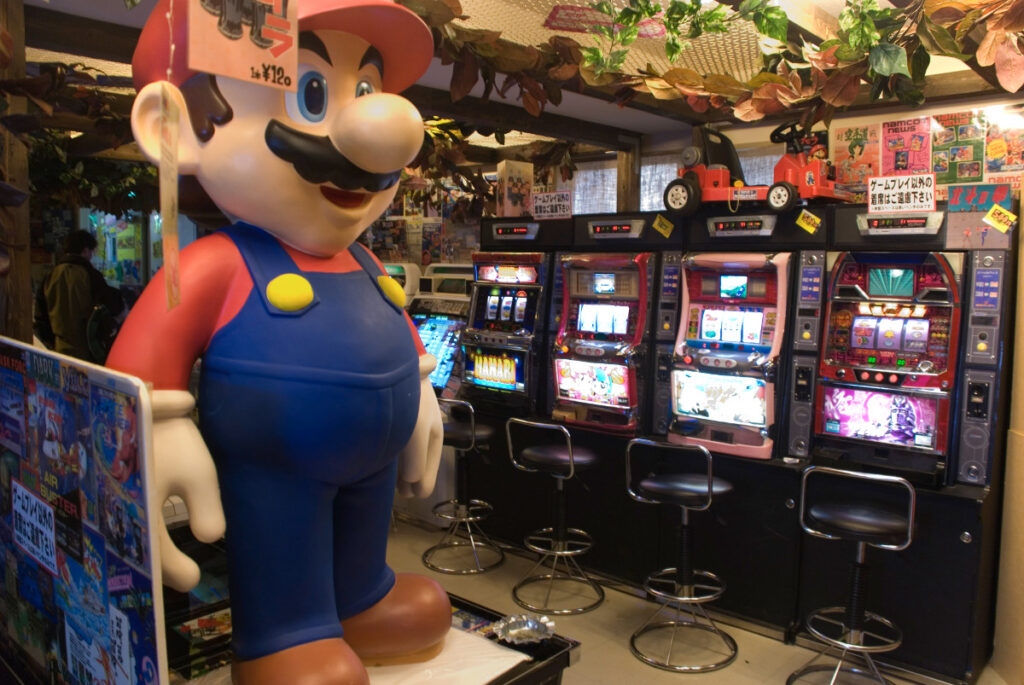 A loja de games antigos é o paraíso dos Gamers visitantes.