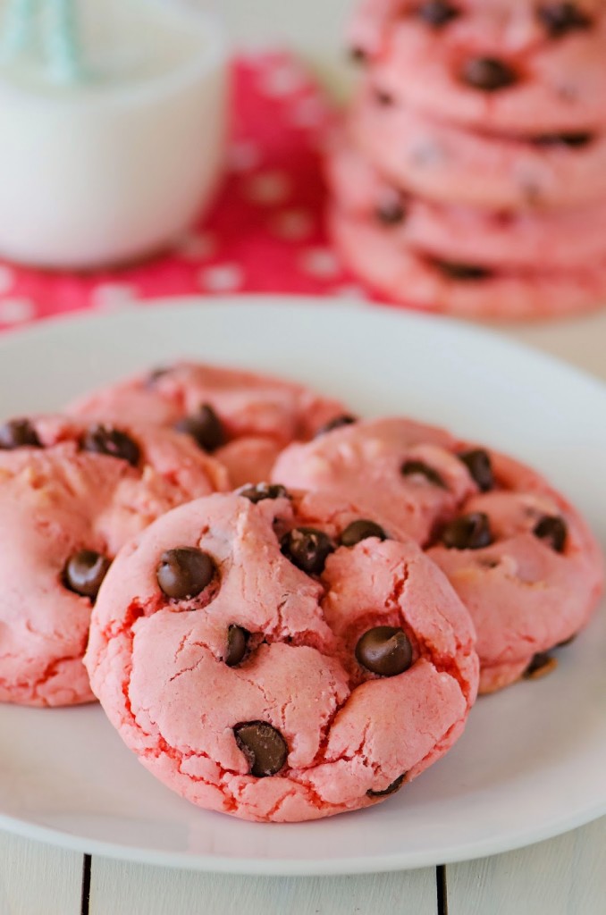 Strawberry_Choc_Chip_Cookies-678x1024