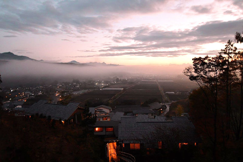 O amanhecer silencioso em Kawaba-mura arrozal_kawaba