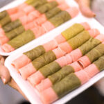 Sakura mochi estilo Edo com folha de cerejeira