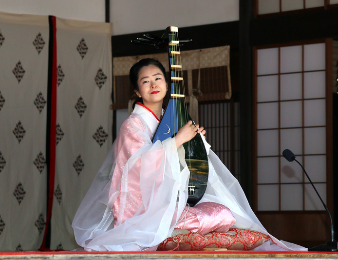 Biwa Akiko Sakurai