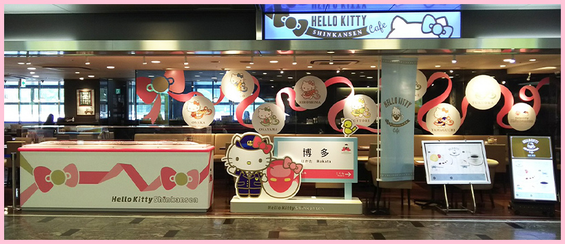 Entrada do café temático da Hello Kitty na estação Hakata, em Fukuoka